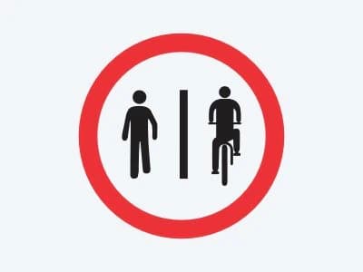 Placa de regulamentação R-36B: Pedestres à esquerda, ciclistas à direita