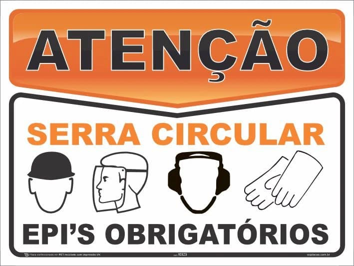 Placa de atenção com a mensagem: Serra circular EPI’s obrigatórios