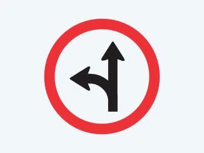 Placa de regulamentação R-25C: Siga em frente ou à esquerda
