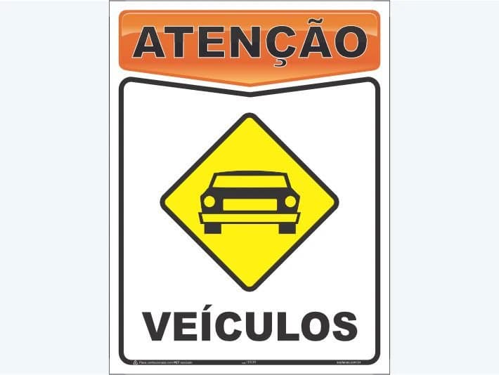 Placa de atenção com a mensagem: Veículos